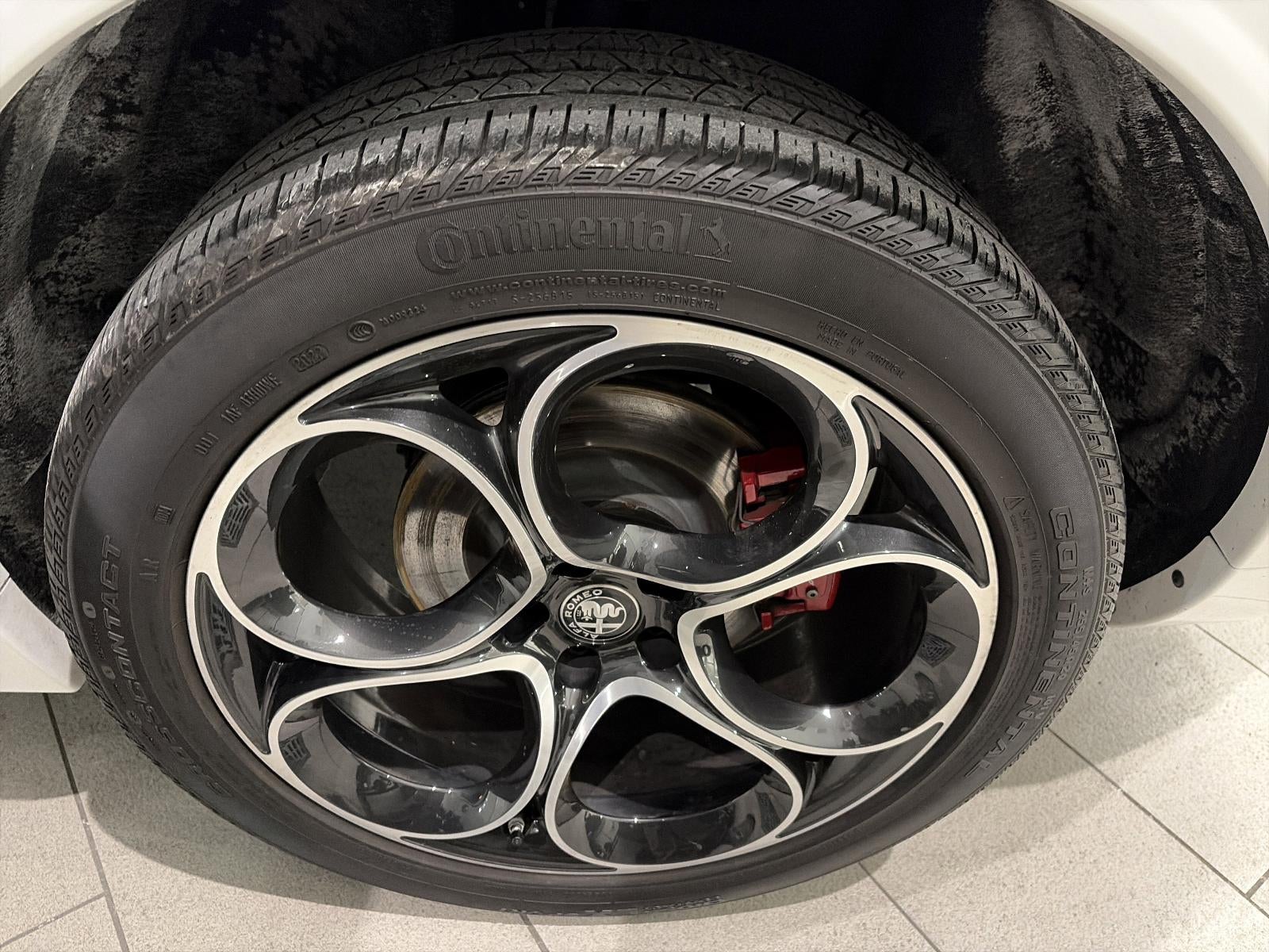 2023 Alfa Romeo Stelvio Veloce AWD