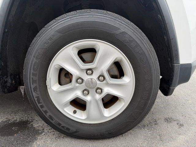 2015 Jeep Grand Cherokee 4WD 4dr Laredo