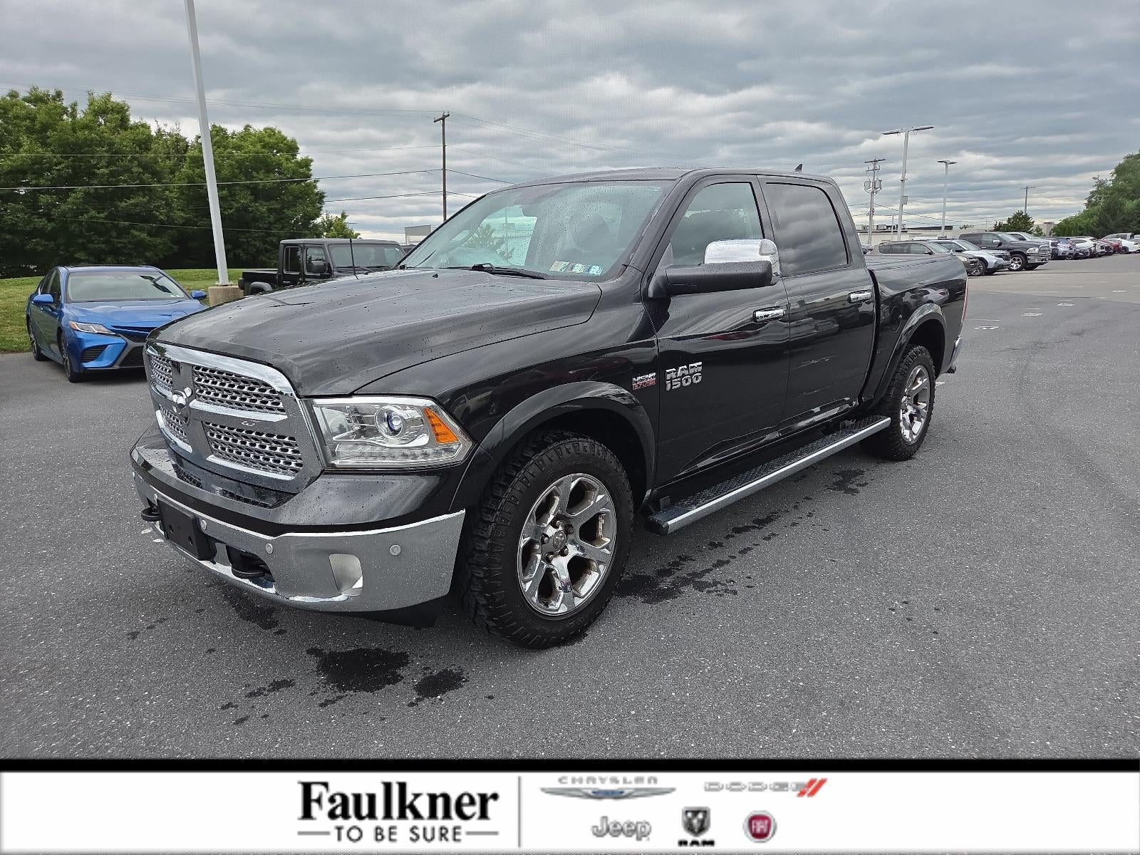 2017 RAM 1500 Laramie 4x4 Crew Cab 5'7" Box