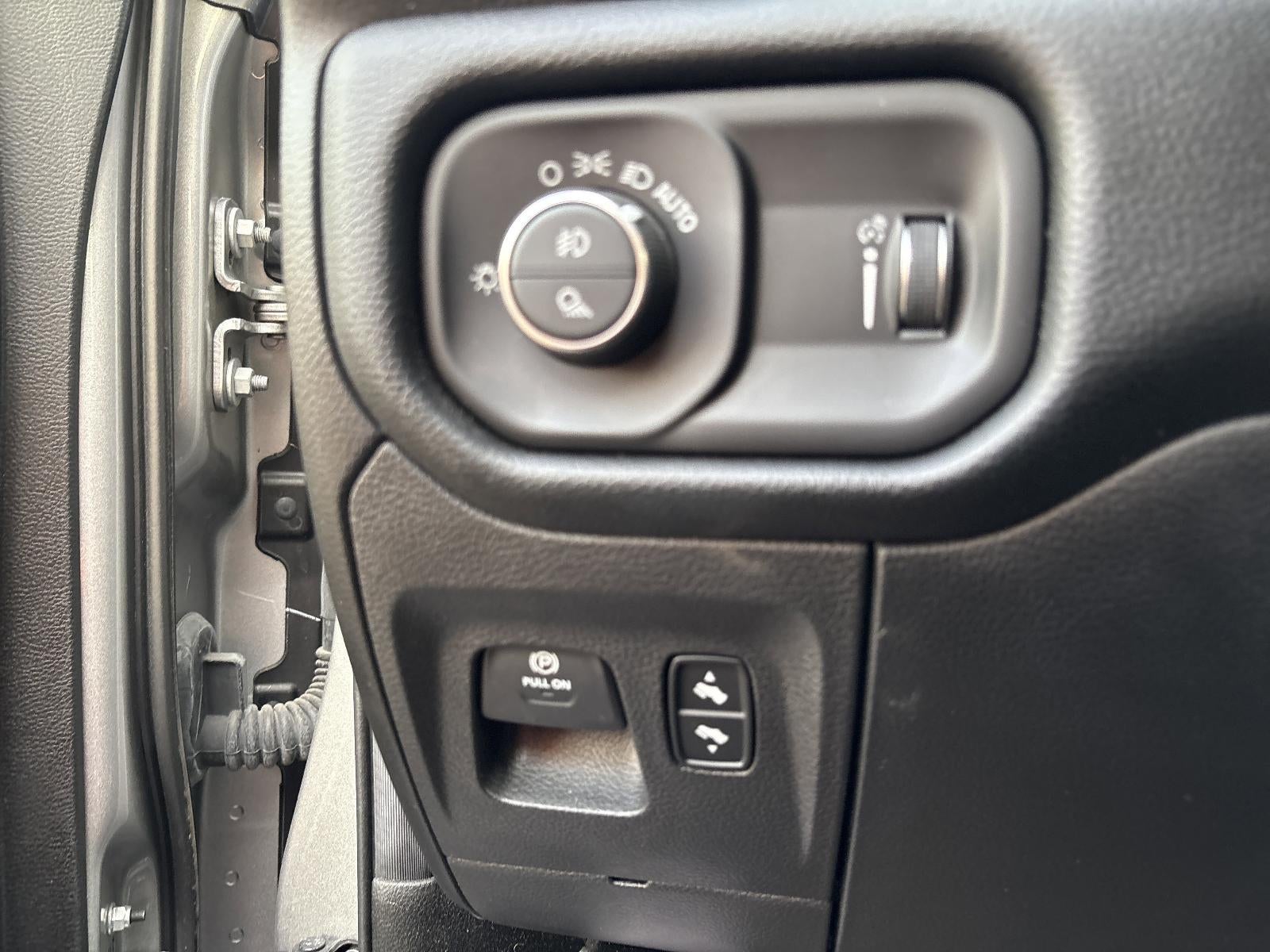 2021 RAM 1500 Big Horn 4x4 Quad Cab 6'4" Box