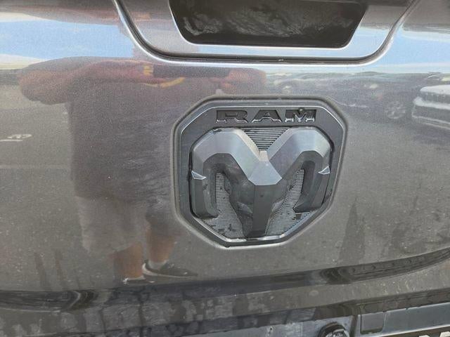 2022 RAM 1500 Big Horn 4x4 Crew Cab 5'7" Box