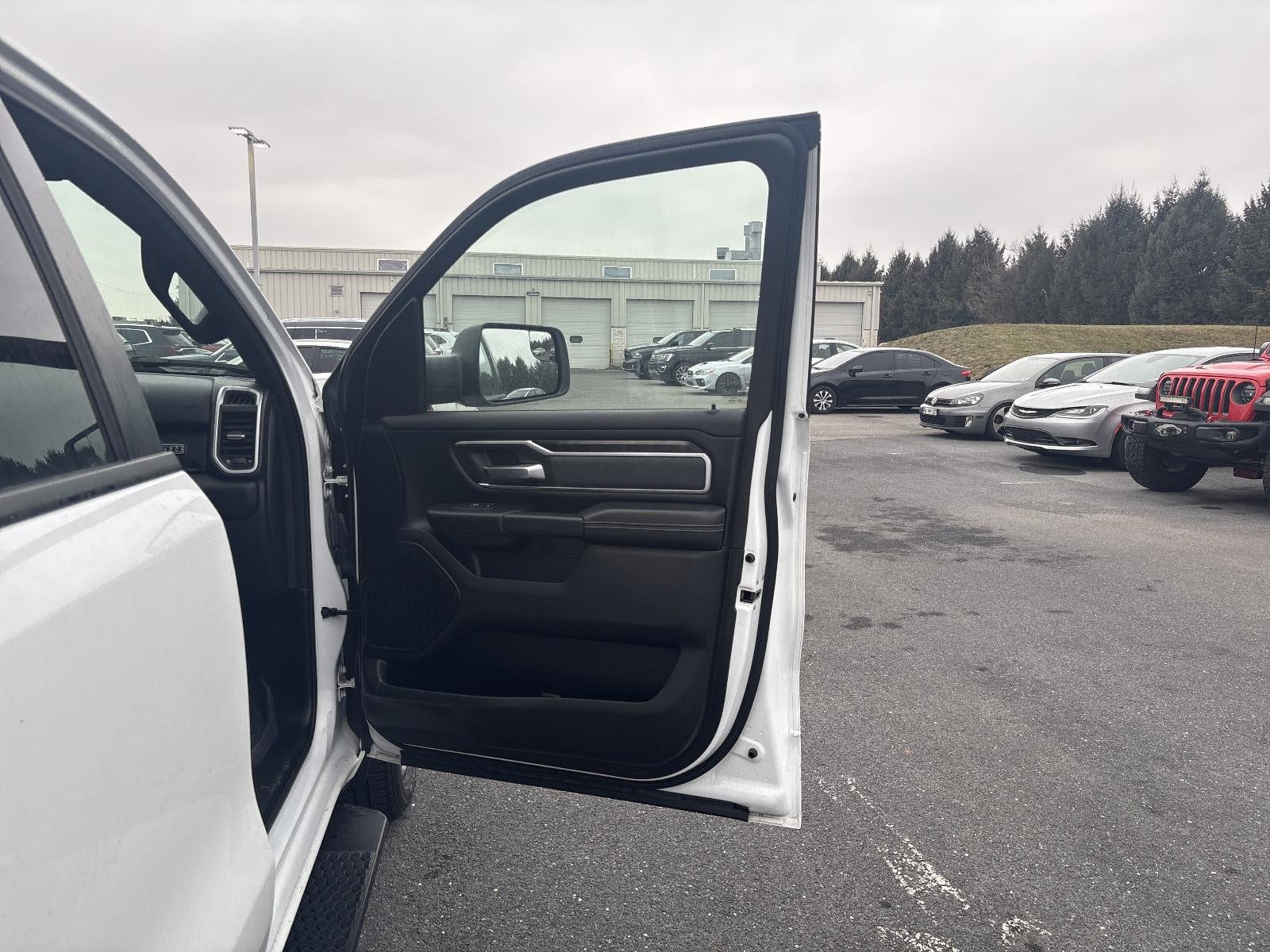 2022 RAM 1500 Big Horn 4x4 Crew Cab 5'7" Box