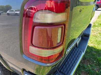 2019 RAM 1500 Laramie 4x4 Crew Cab 5'7" Box