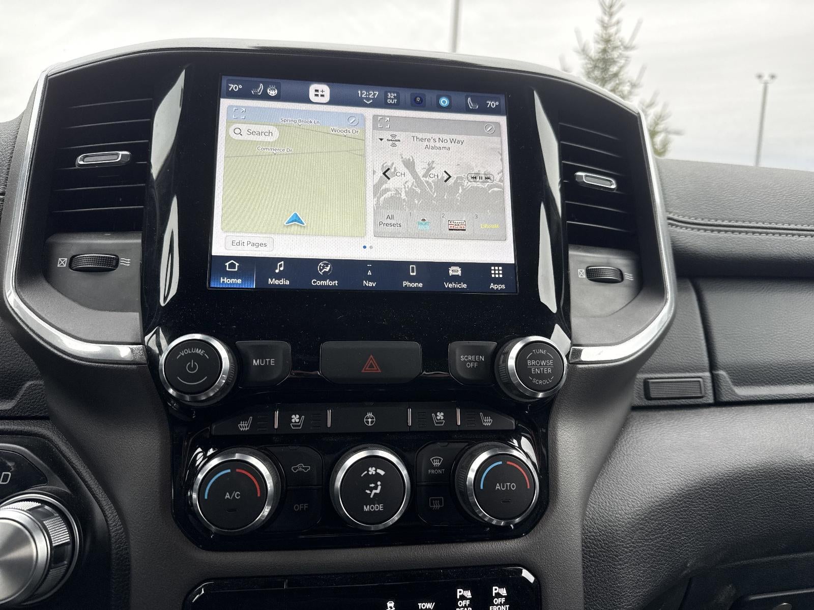 2022 RAM 1500 Laramie 4x4 Crew Cab 5'7" Box