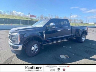 2023 Ford Super Duty F-350 DRW LARIAT 4WD Crew Cab 8' Box