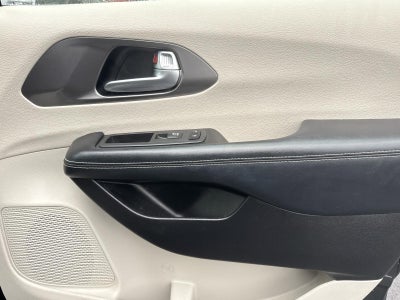 2022 Chrysler Pacifica Touring L FWD