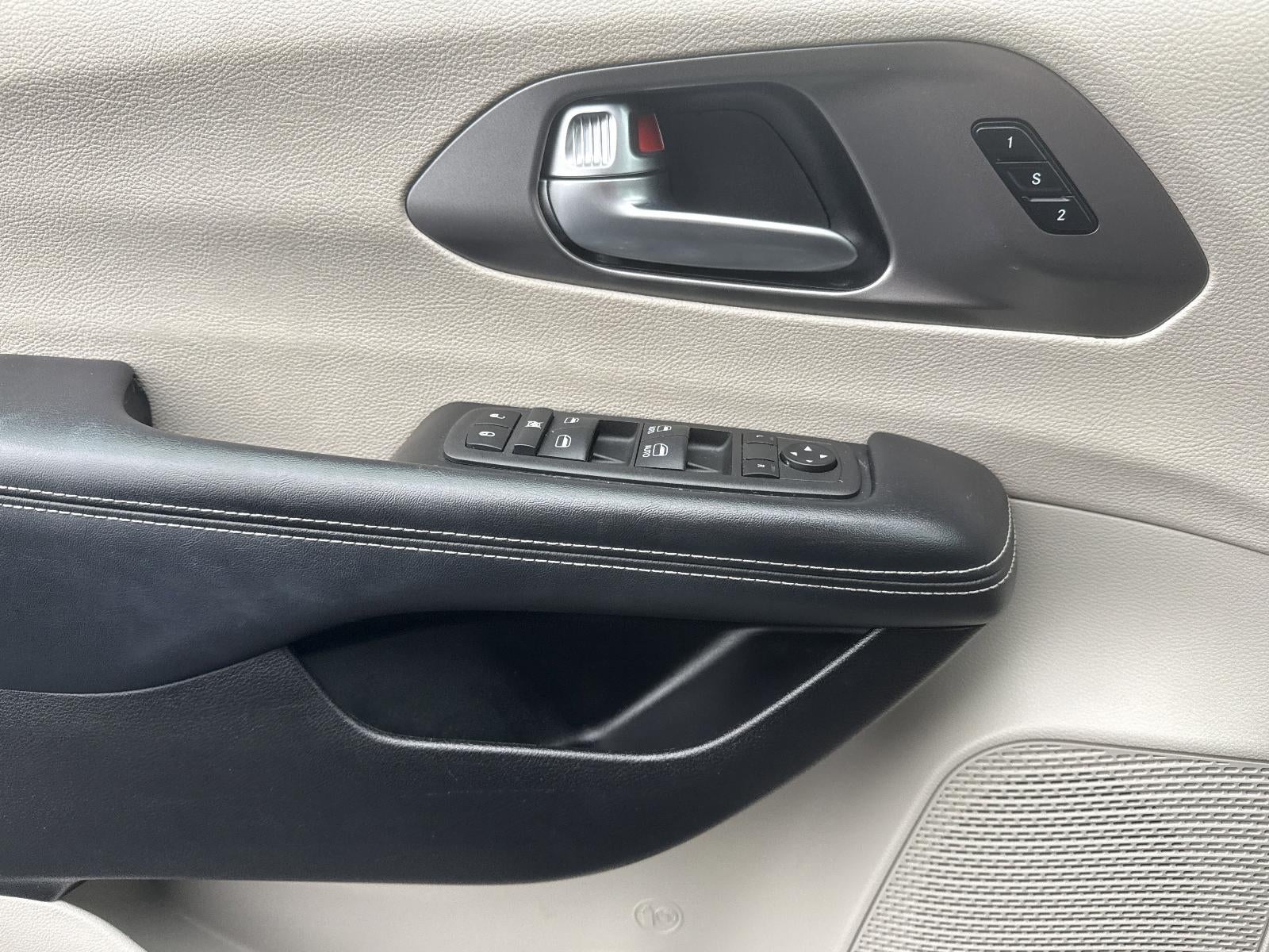 2022 Chrysler Pacifica Touring L FWD