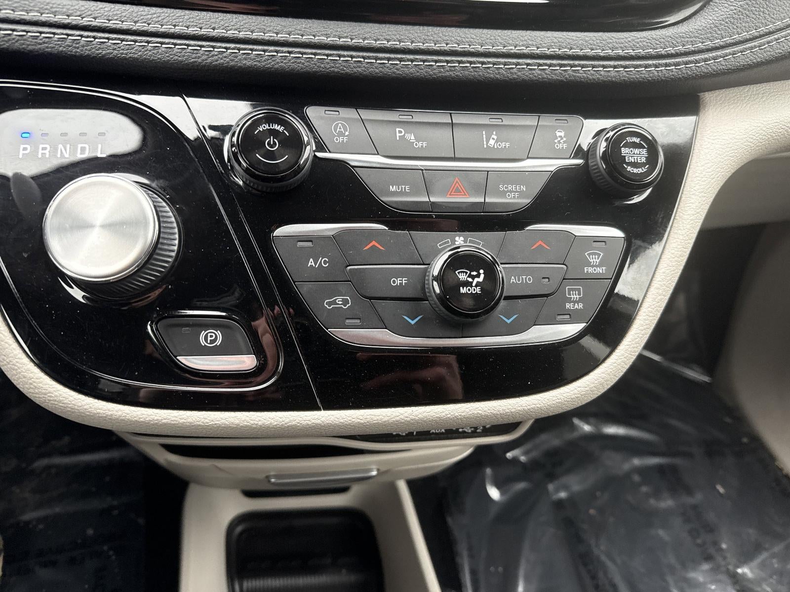 2022 Chrysler Pacifica Touring L FWD