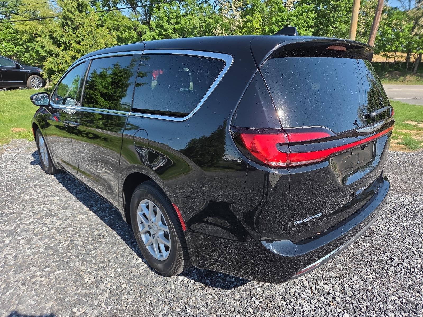 2026 Chrysler Pacifica Select FWD