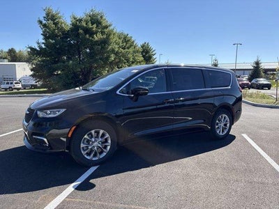 2026 Chrysler Pacifica Select AWD