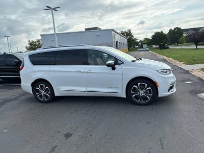 2026 Chrysler Pacifica Pinnacle AWD