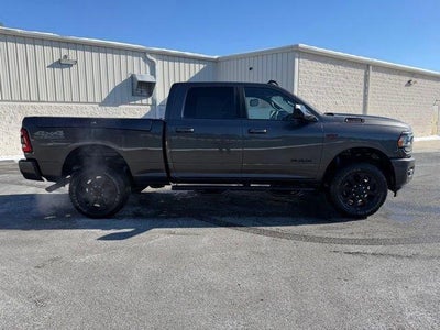 2022 RAM 2500 Big Horn 4x4 Crew Cab 6'4" Box