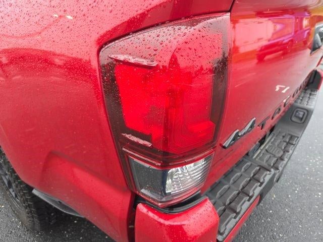 2022 Toyota Tacoma 4WD 4WD SR Double Cab 5' Bed V6 AT (GS)