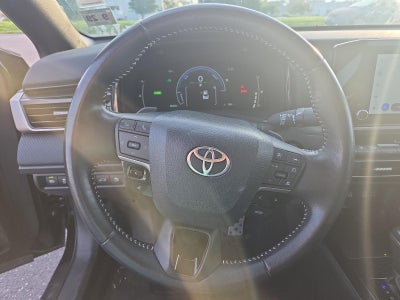 2025 Toyota Camry SE (SE)