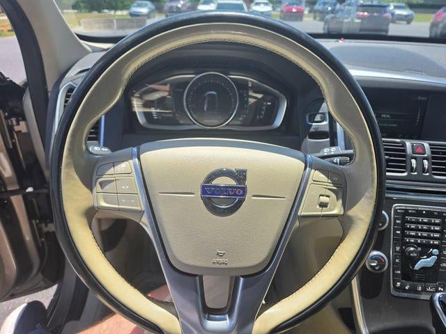 2016 Volvo XC60 AWD 4dr T5 Platinum