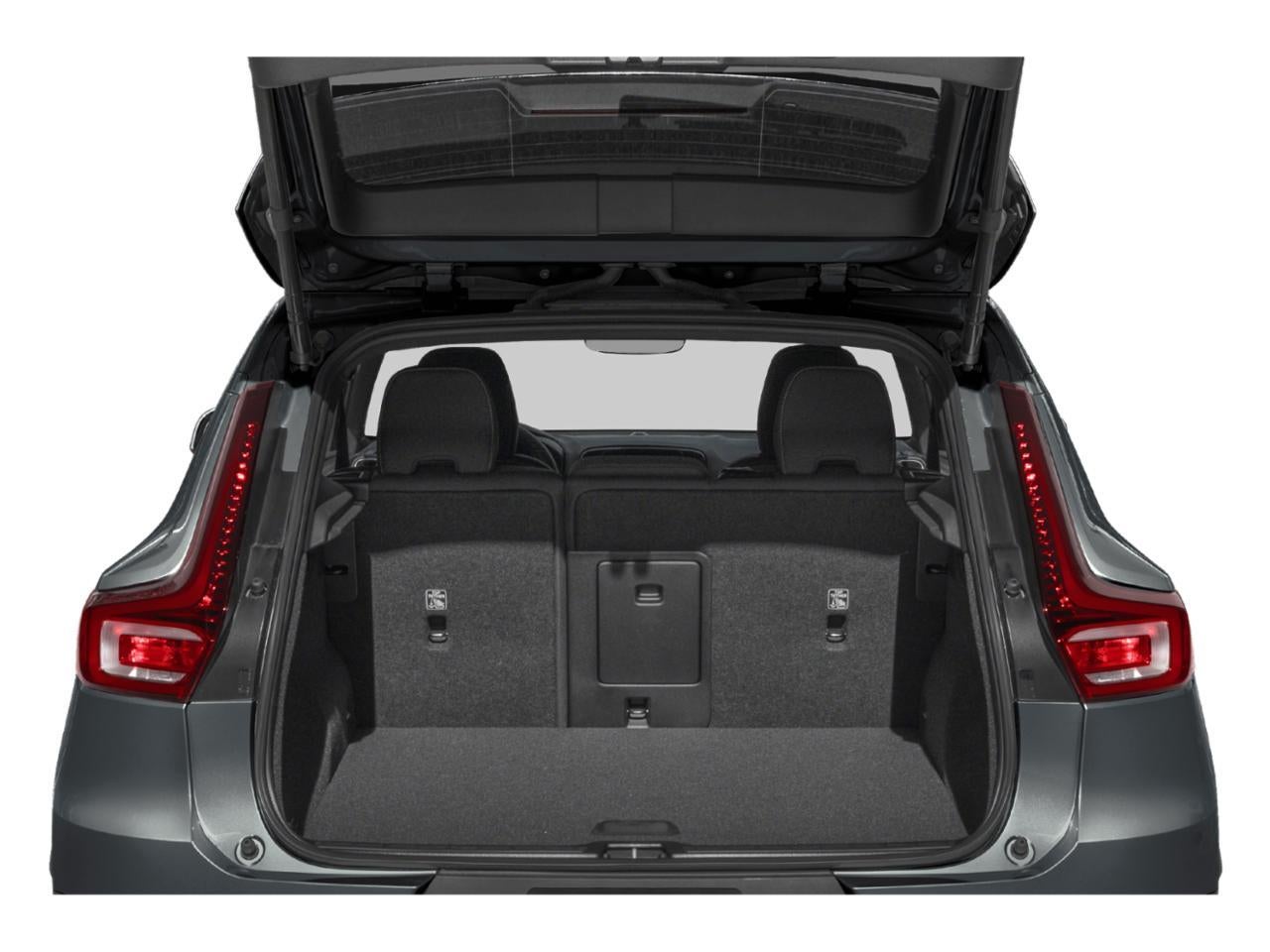 2024 Volvo XC40 B5 AWD Plus Bright Theme