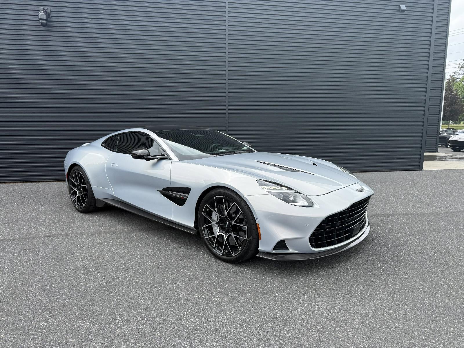 2025 Aston Martin Vanquish Coupe's photo