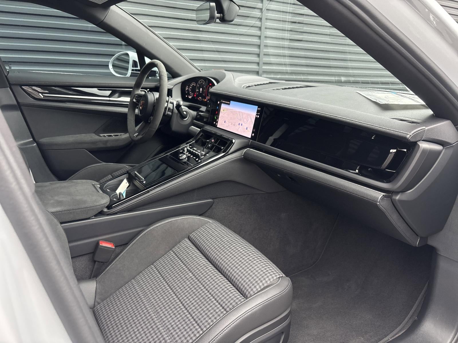 2026 Porsche Panamera RWD