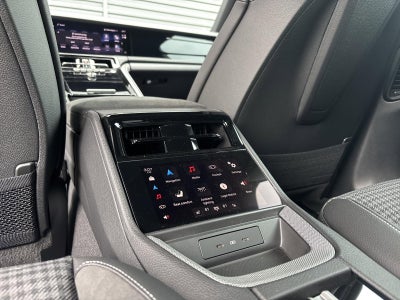 2026 Porsche Panamera RWD