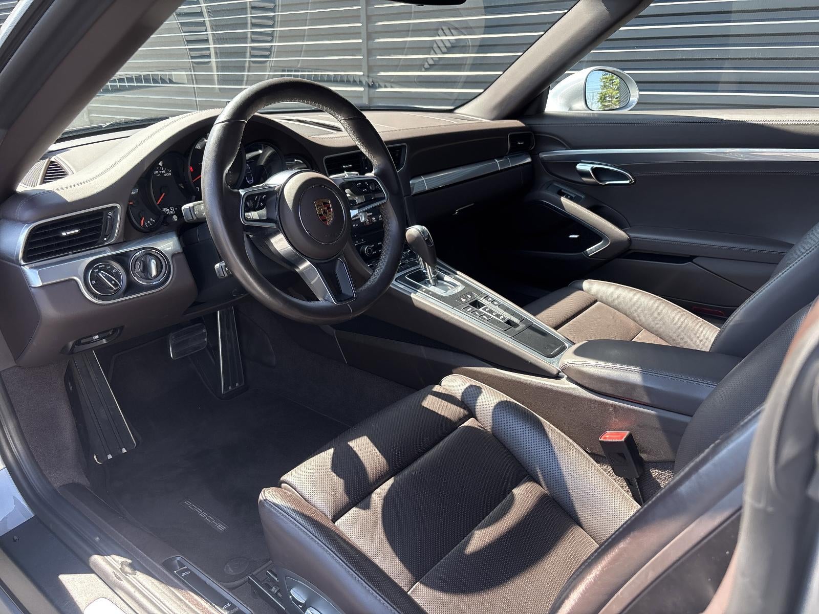 2017 Porsche 911 Carrera Cabriolet