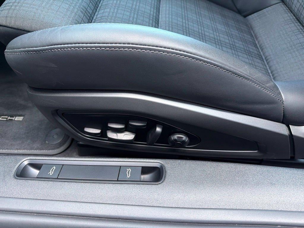 2025 Porsche 911 Carrera T Cabriolet