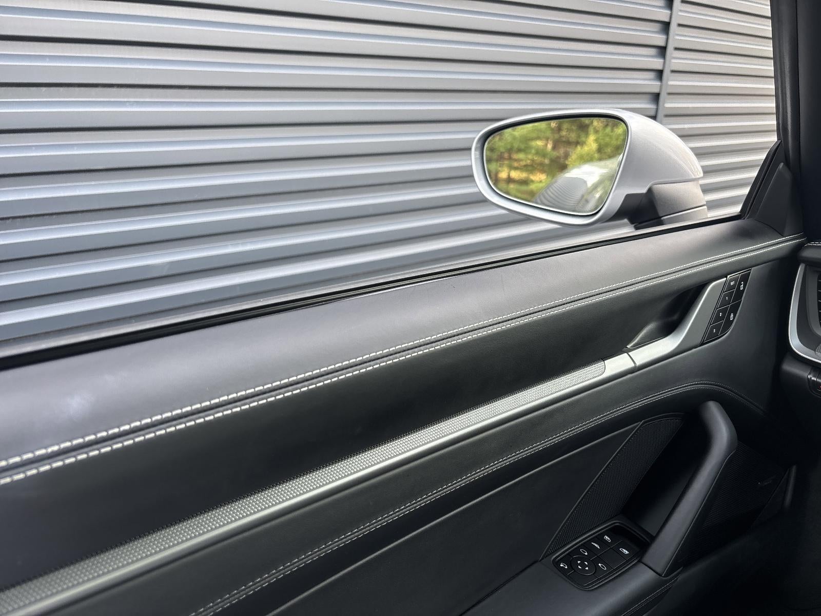 2024 Porsche 911 Carrera 4 Cabriolet