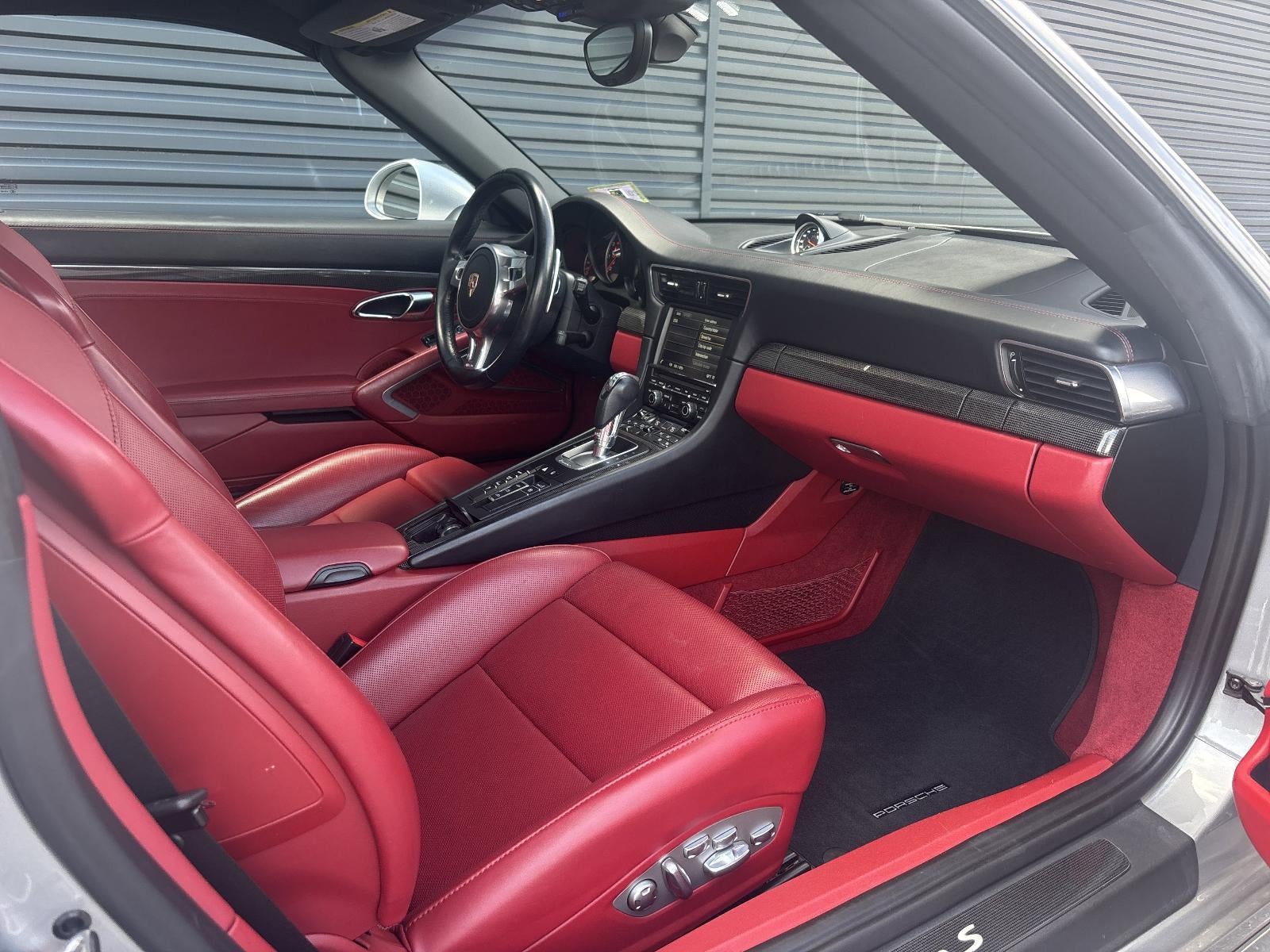 2015 Porsche 911 2dr Cabriolet Turbo