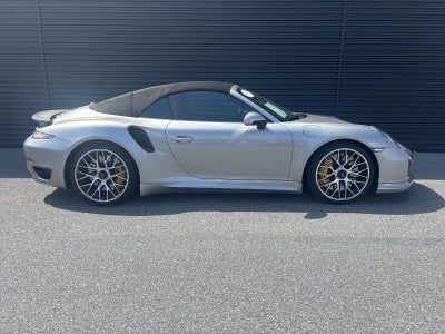 2015 Porsche 911 2dr Cabriolet Turbo