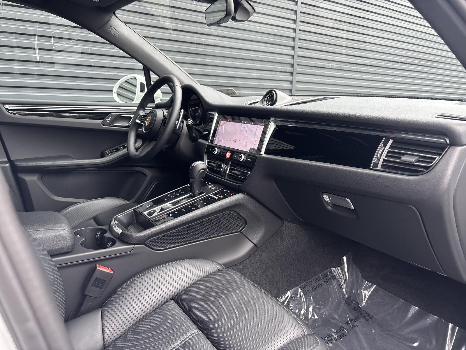 2025 Porsche Macan T AWD