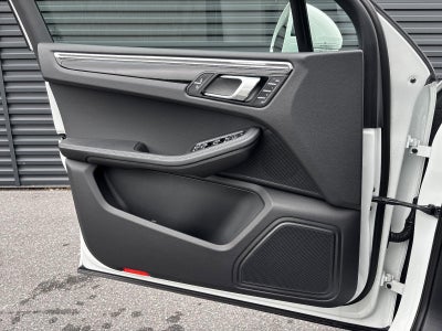 2025 Porsche Macan T AWD