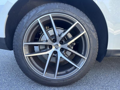 2025 Porsche Macan T AWD