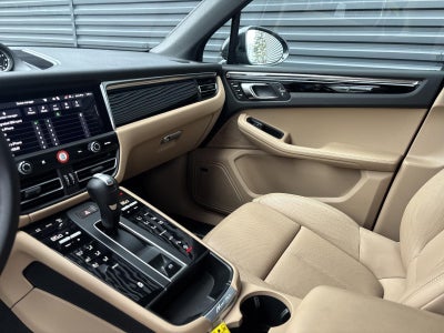 2025 Porsche Macan AWD