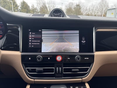 2025 Porsche Macan AWD