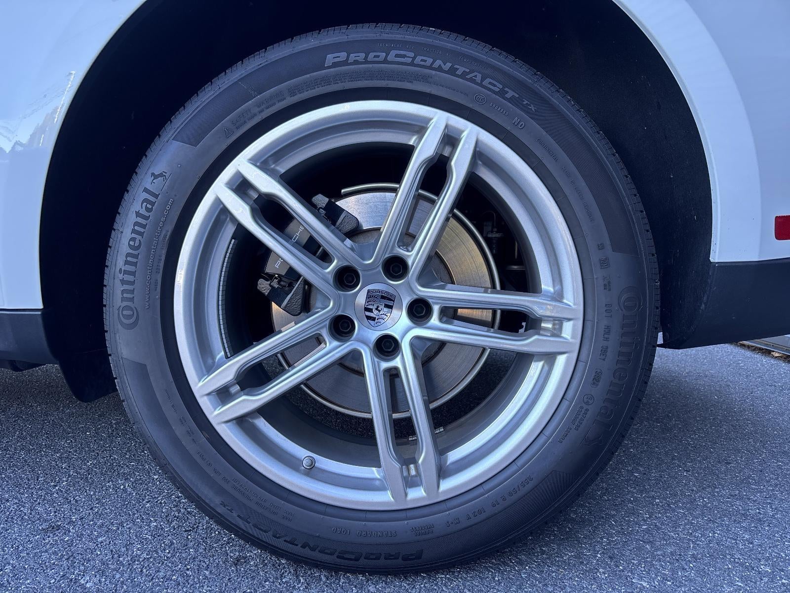 2025 Porsche Macan T AWD