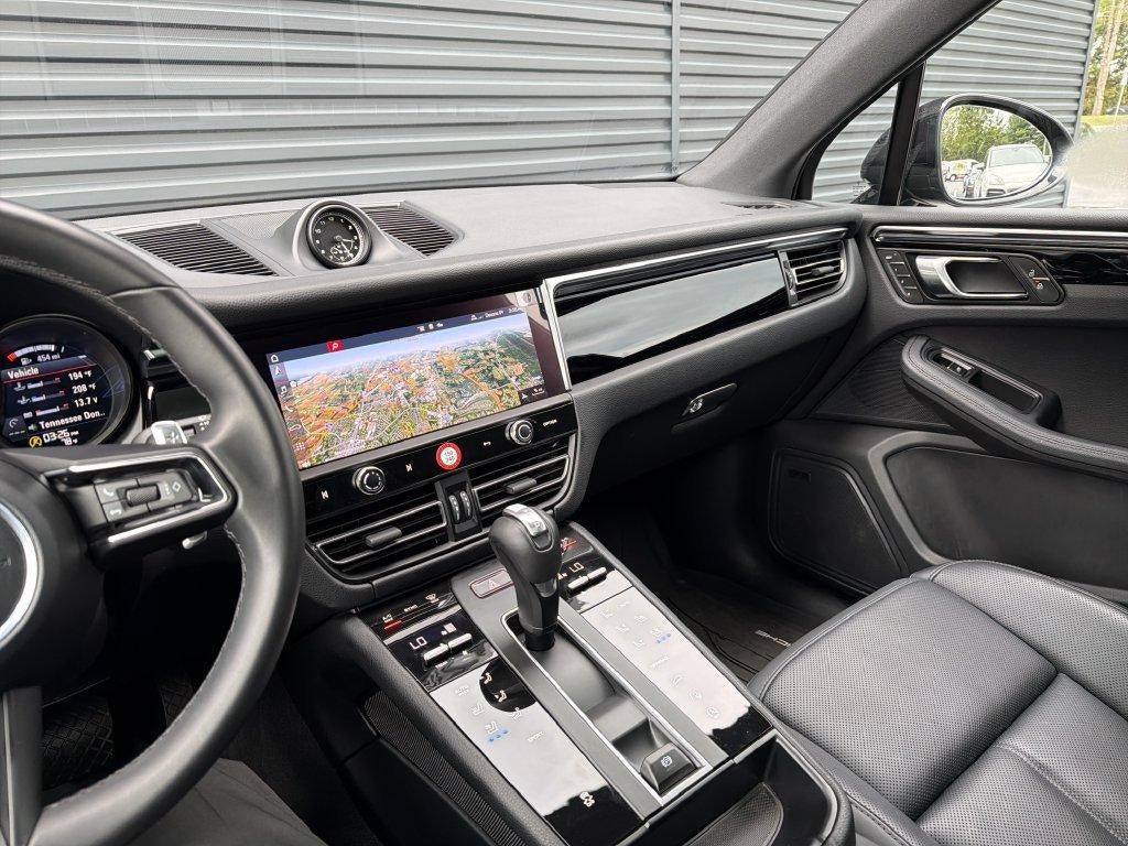 2026 Porsche Macan AWD