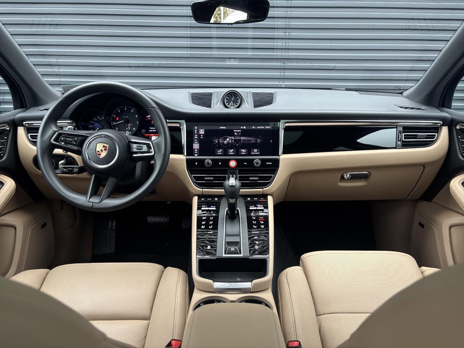 2025 Porsche Macan AWD