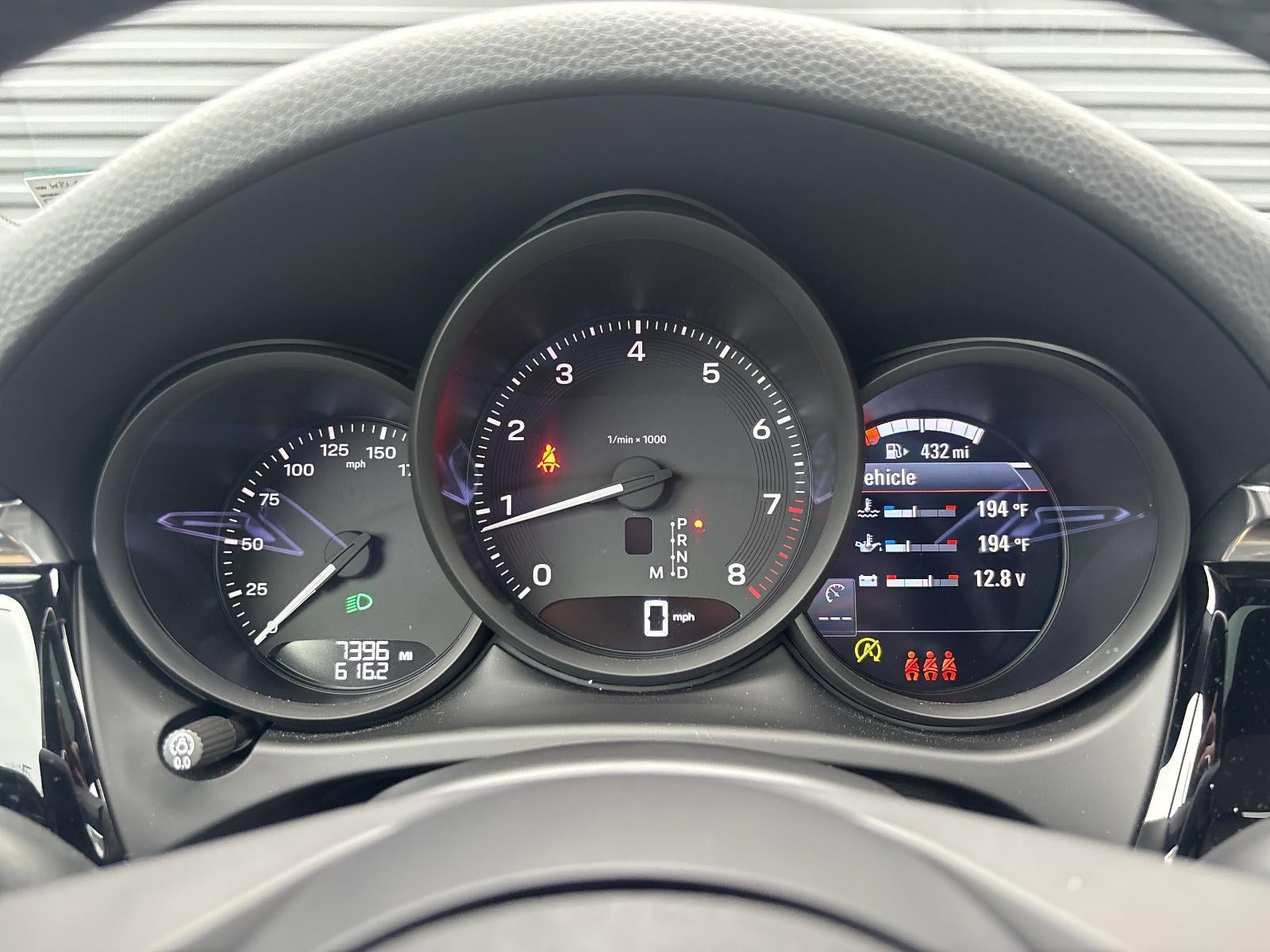 2025 Porsche Macan AWD