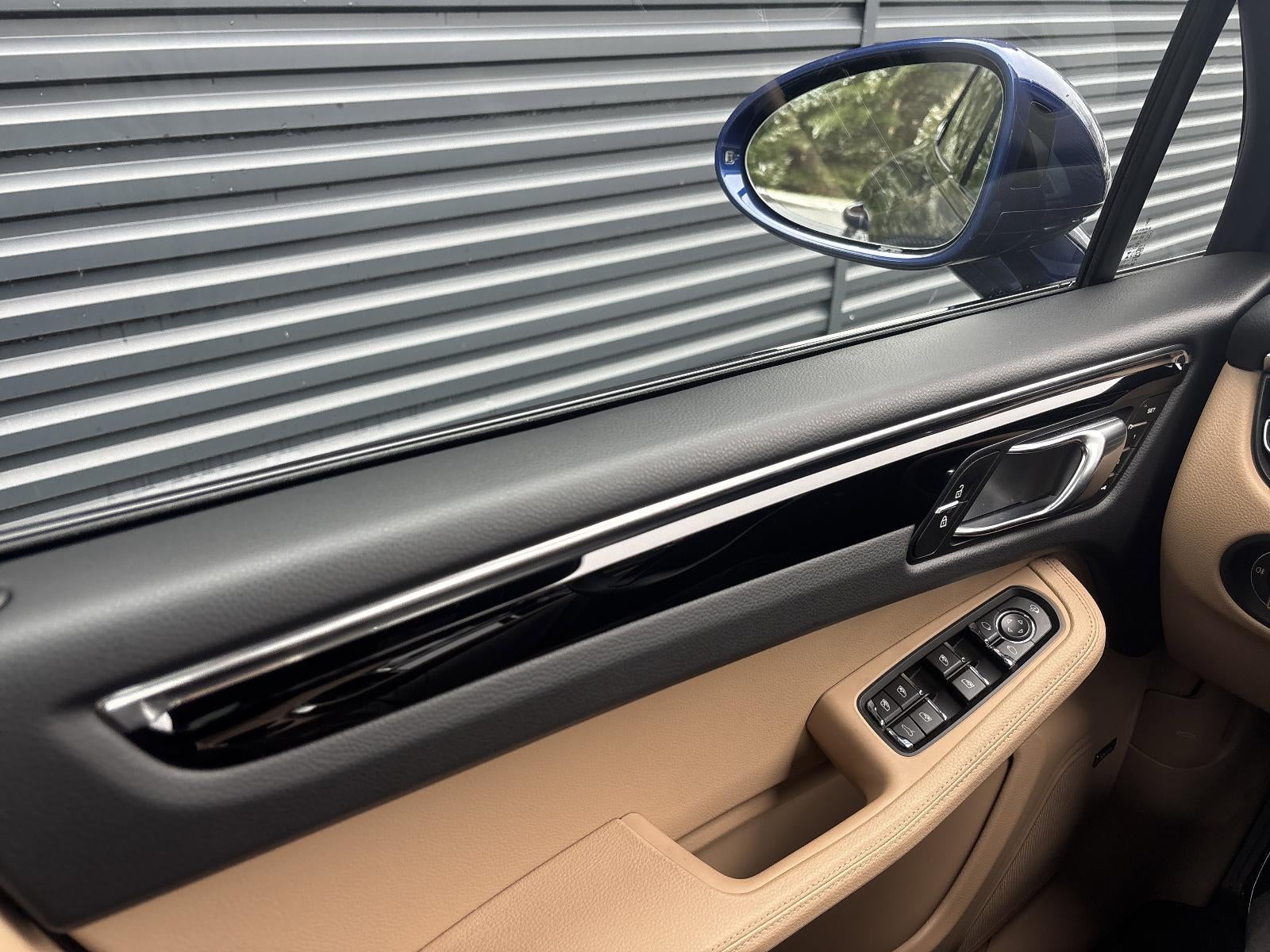 2025 Porsche Macan AWD