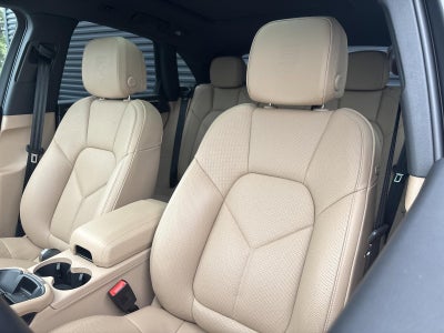 2025 Porsche Macan AWD