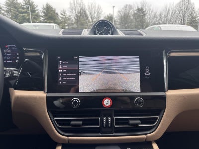 2025 Porsche Macan AWD