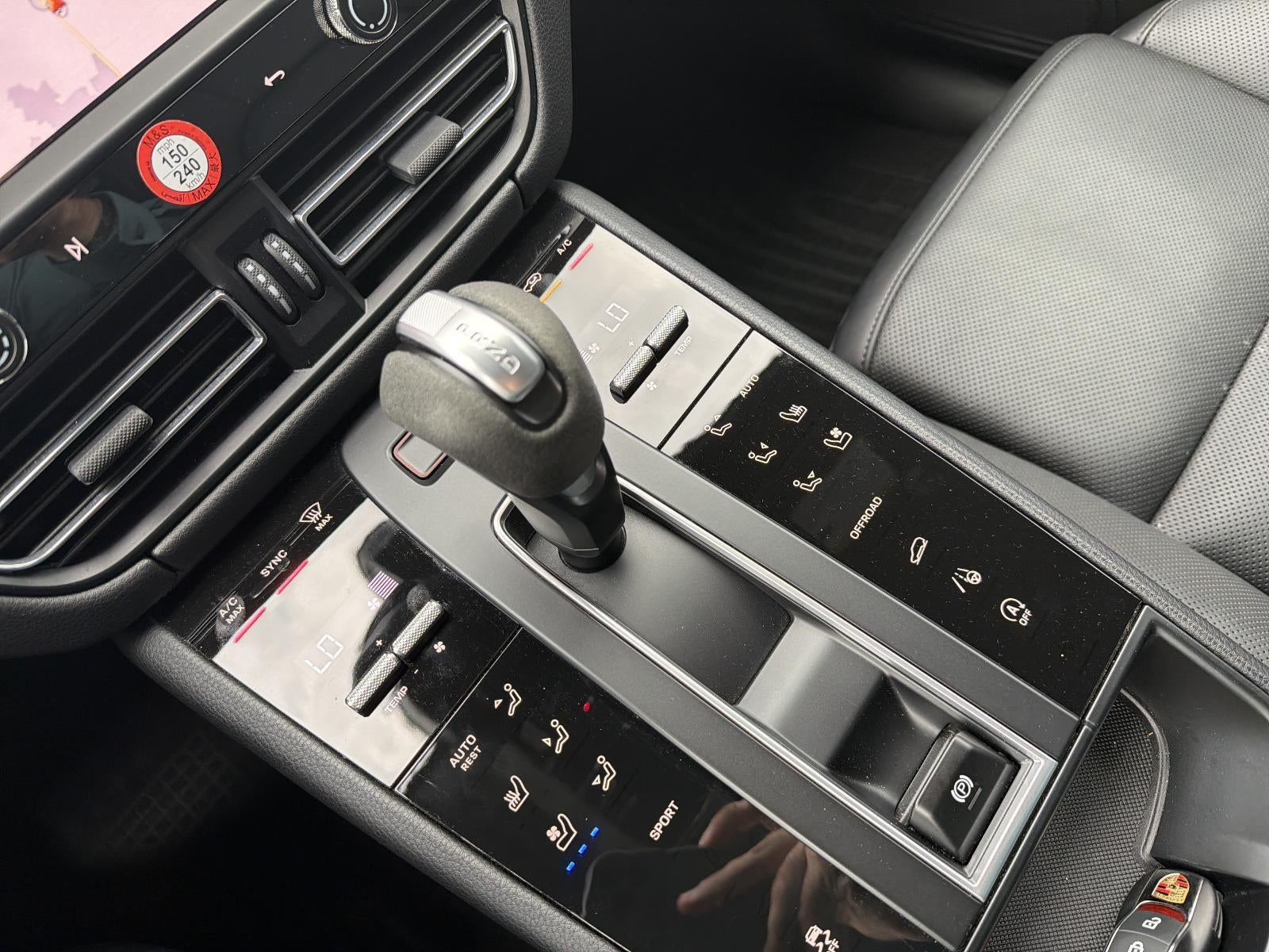 2026 Porsche Macan AWD