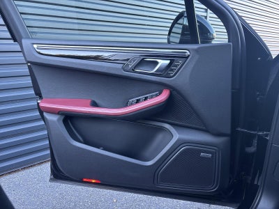 2022 Porsche Macan AWD