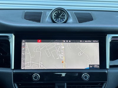 2022 Porsche Macan AWD