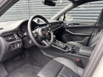 2025 Porsche Macan AWD