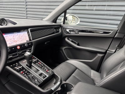 2025 Porsche Macan AWD