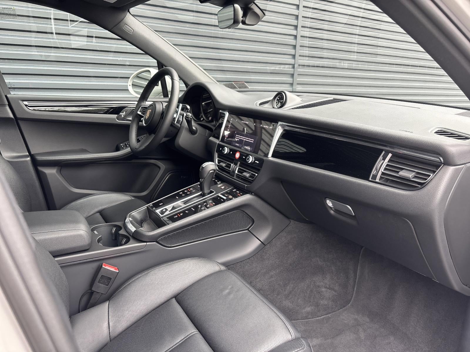 2025 Porsche Macan AWD