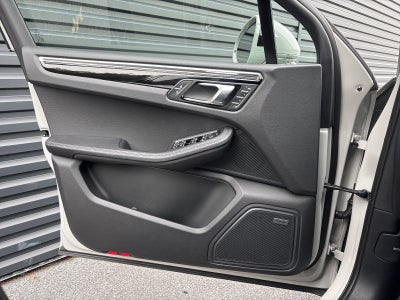 2025 Porsche Macan AWD