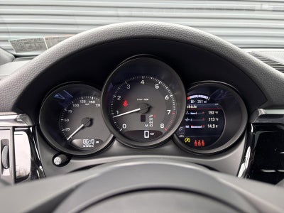 2025 Porsche Macan AWD