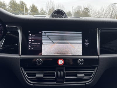 2025 Porsche Macan AWD