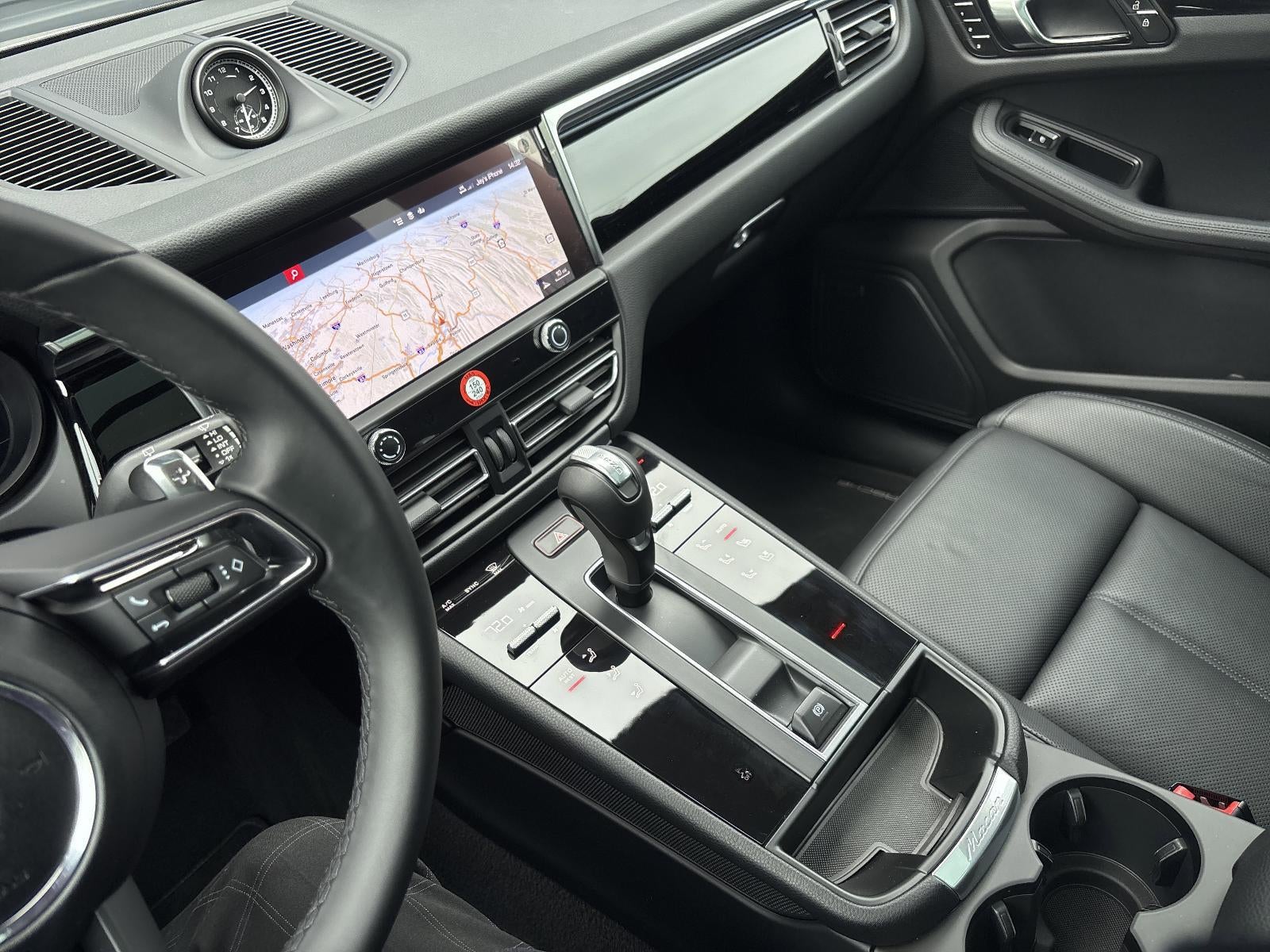 2025 Porsche Macan AWD